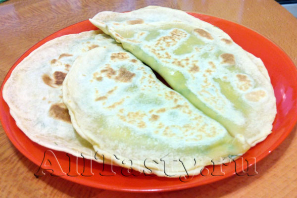 Кутаб с зеленью и брынзой Кутаб с зеленью и брынзой