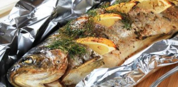 Скумбрия запеченная в фольге с сыром Скумбрия запеченная в фольге с сыром